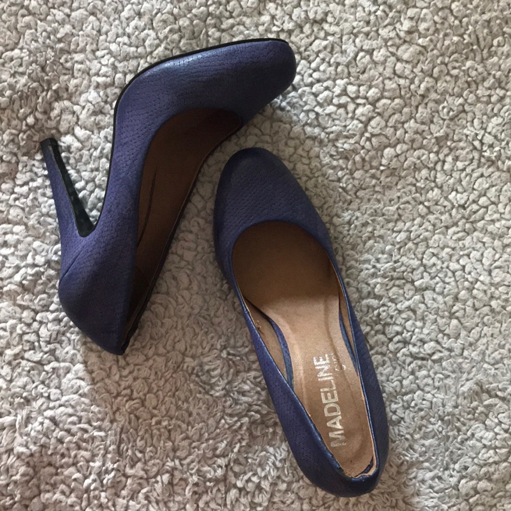 Size 7 purple pumps